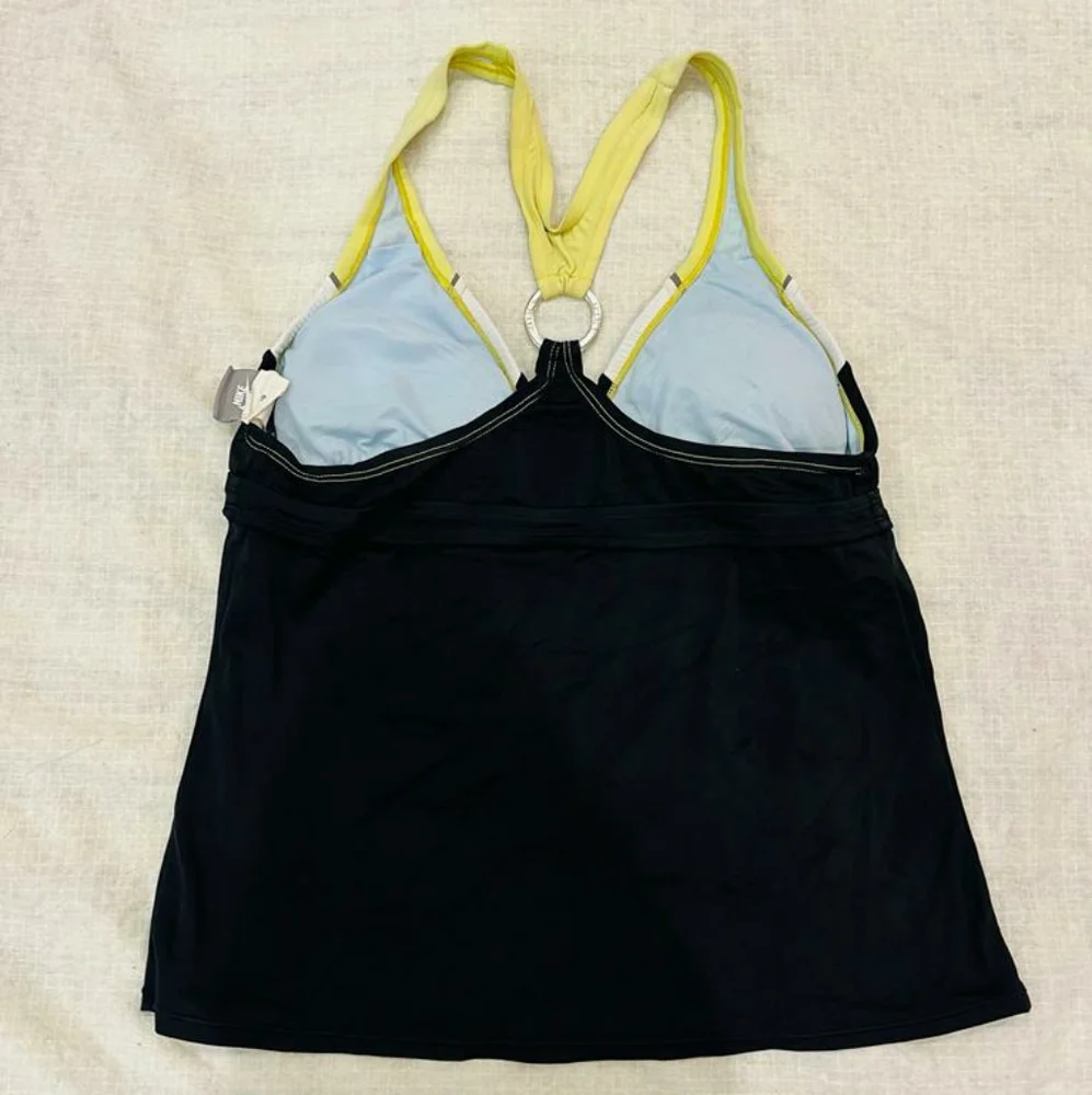 Nike athleisure wear tee - Picture 5 of 9